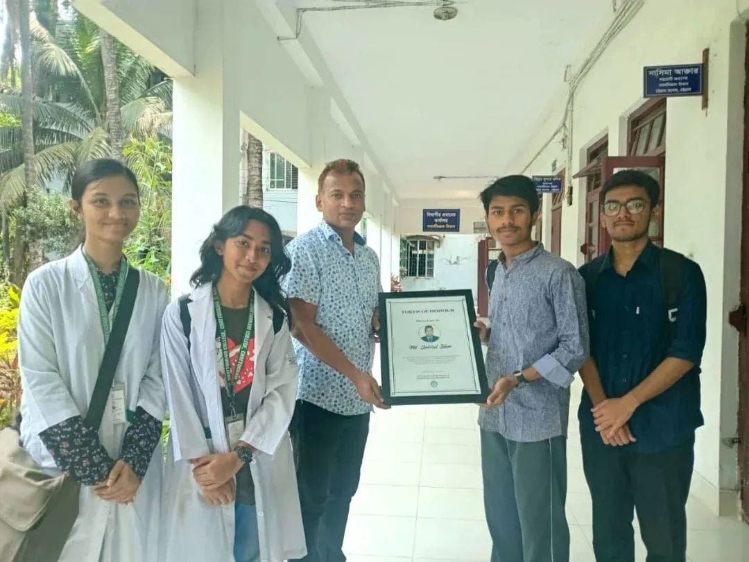 Tokens of Honour Conferred upon Honorable Principal, Vice Principal, and Moderator